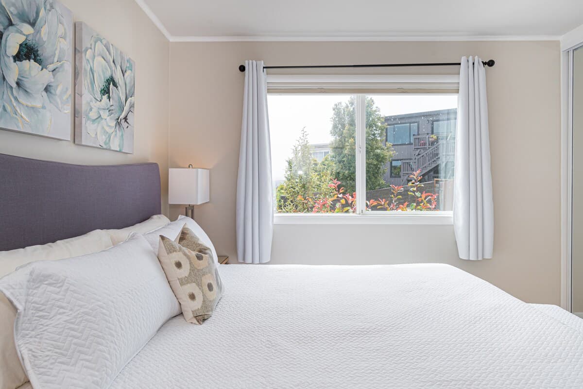 Bay & Mountain Views, Hot Tub, Shared Upper Floor - Photo 36