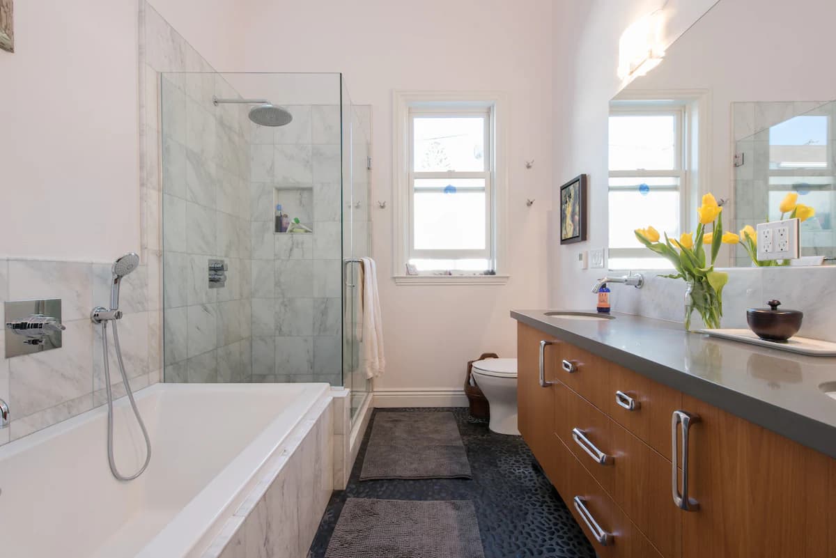 Victorian w/ Hot Tub, EV Charger, 70 TV - Photo 71