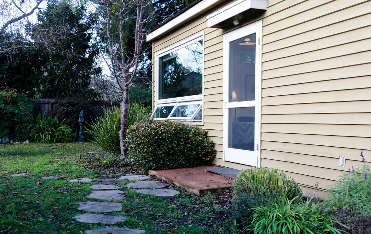 Guesthouse in Menlo Park · ★4.84 · Studio · 1 bed · 1 bath - Image 13