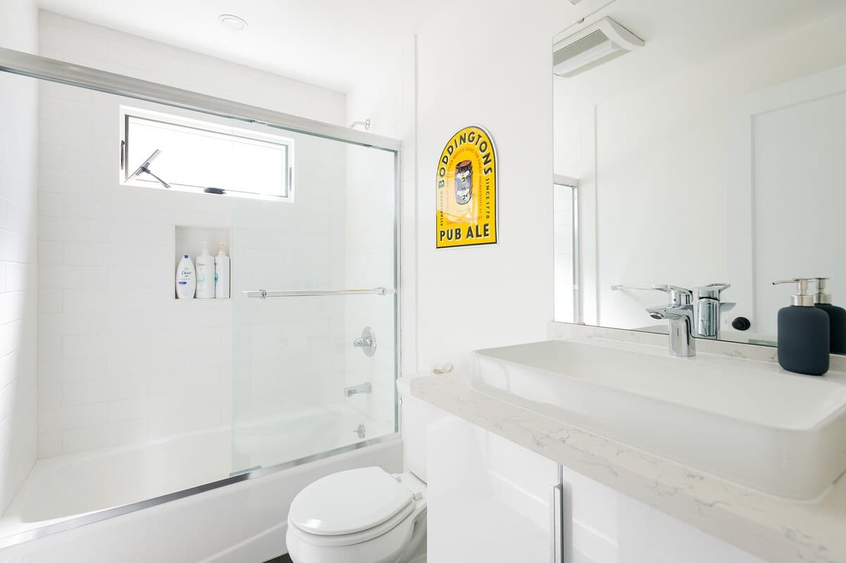 Clean & Private Family Guest Suite near the Beach - Photo 17