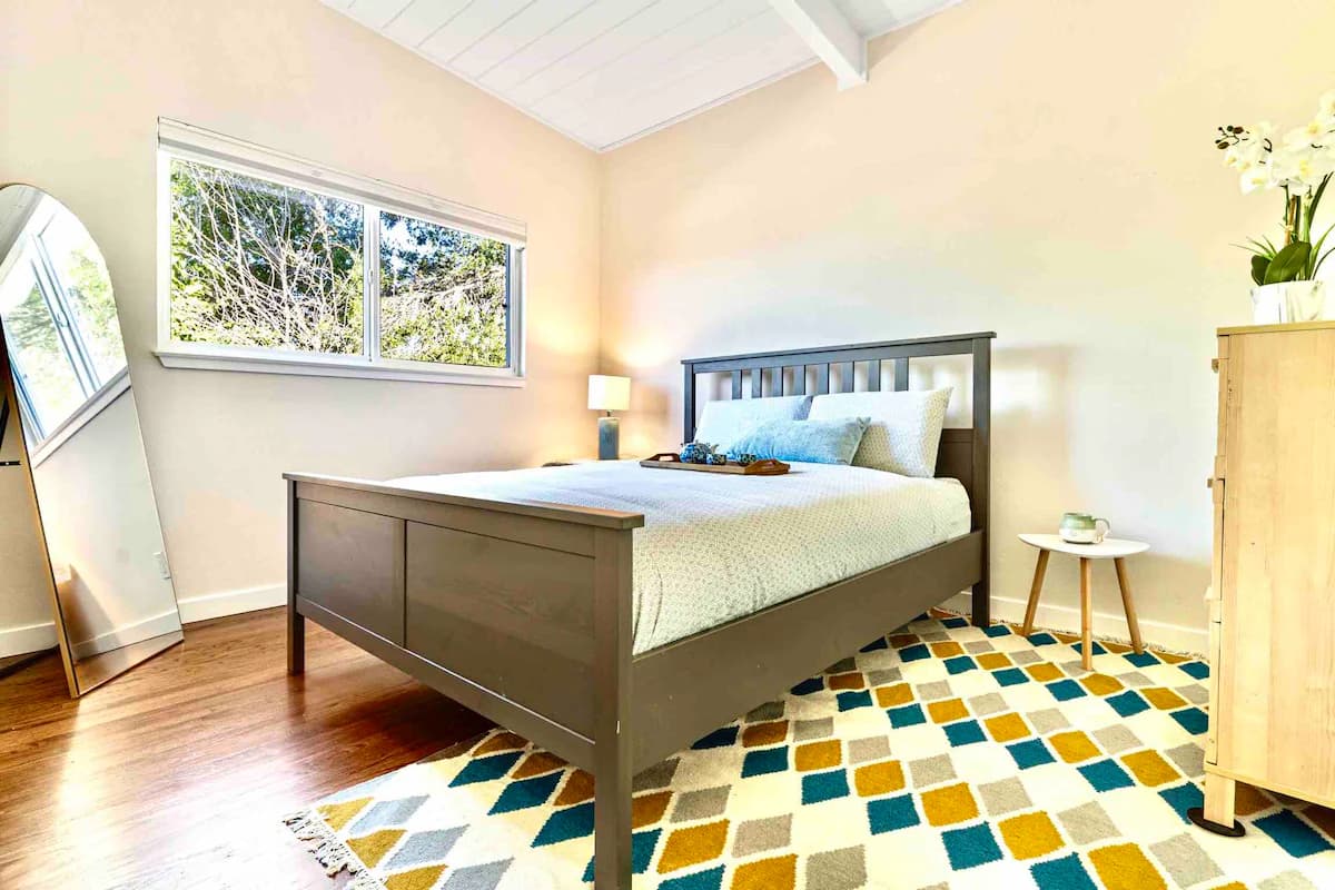 Home in Menlo Park · ★4.81 · 4 bedrooms · 7 beds · 2 baths - Image 20