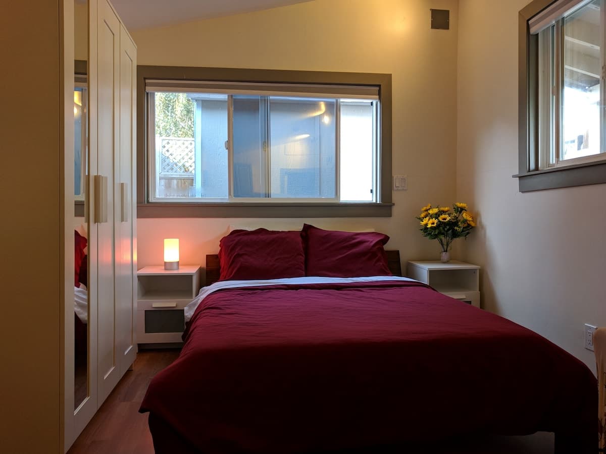Guesthouse in Redwood City · ★4.84 · 1 bedroom · 1 bed · 1 bath - Image 9