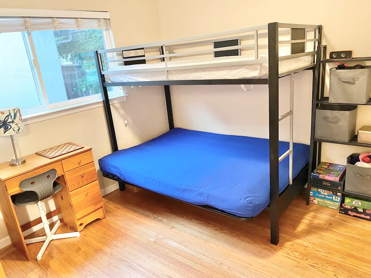 Home in Palo Alto · ★4.75 · 2 bedrooms · 4 beds · 1 bath - Image 11