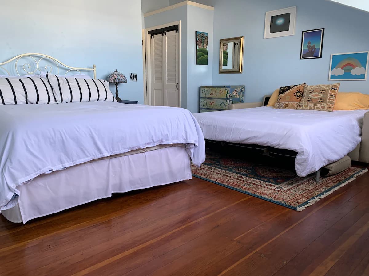 Silliman Garden House 4BR with Garden in Portola - Photo 15