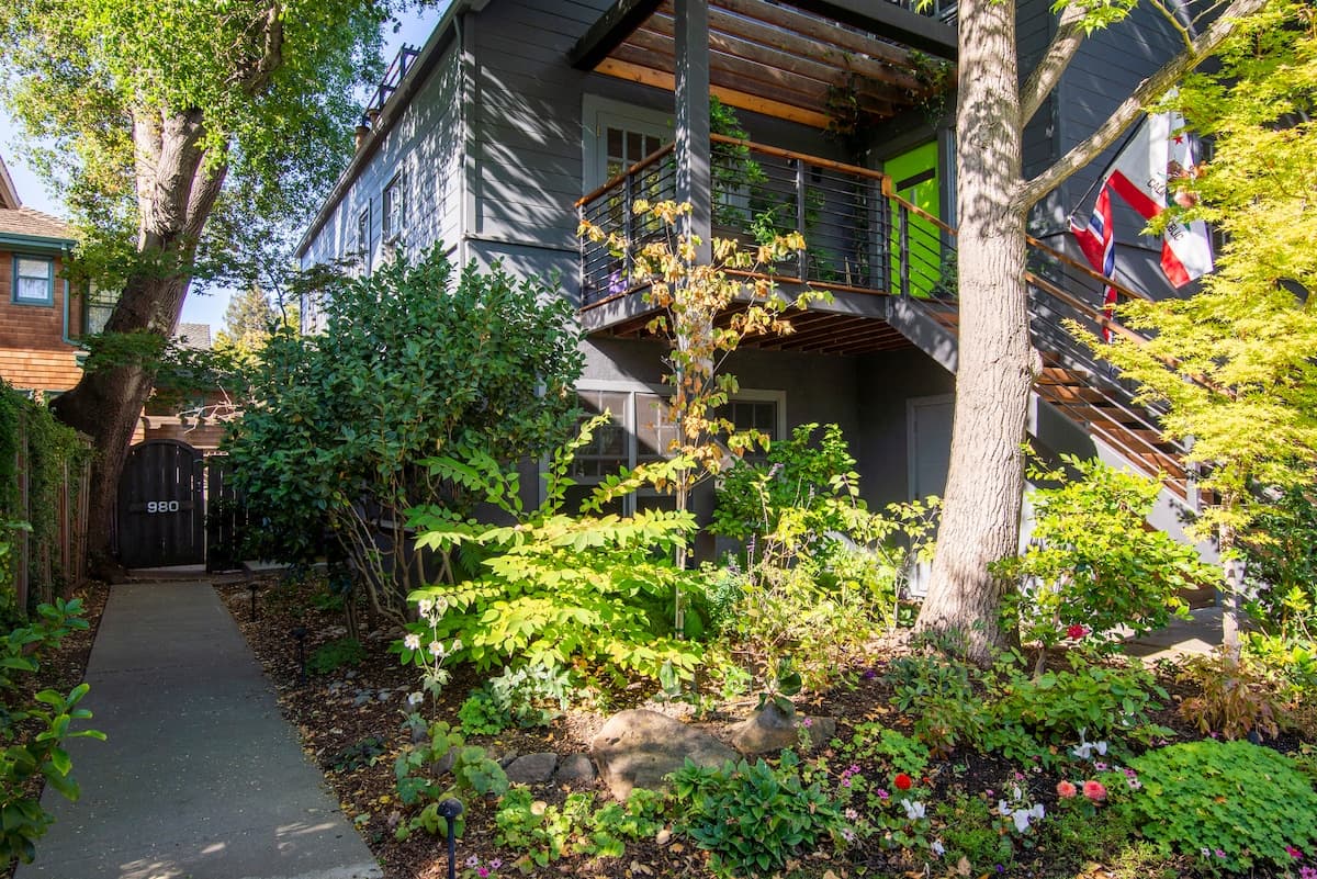 Townhouse in Palo Alto · ★4.95 · 3 bedrooms · 4 beds · 2 baths - Image 21
