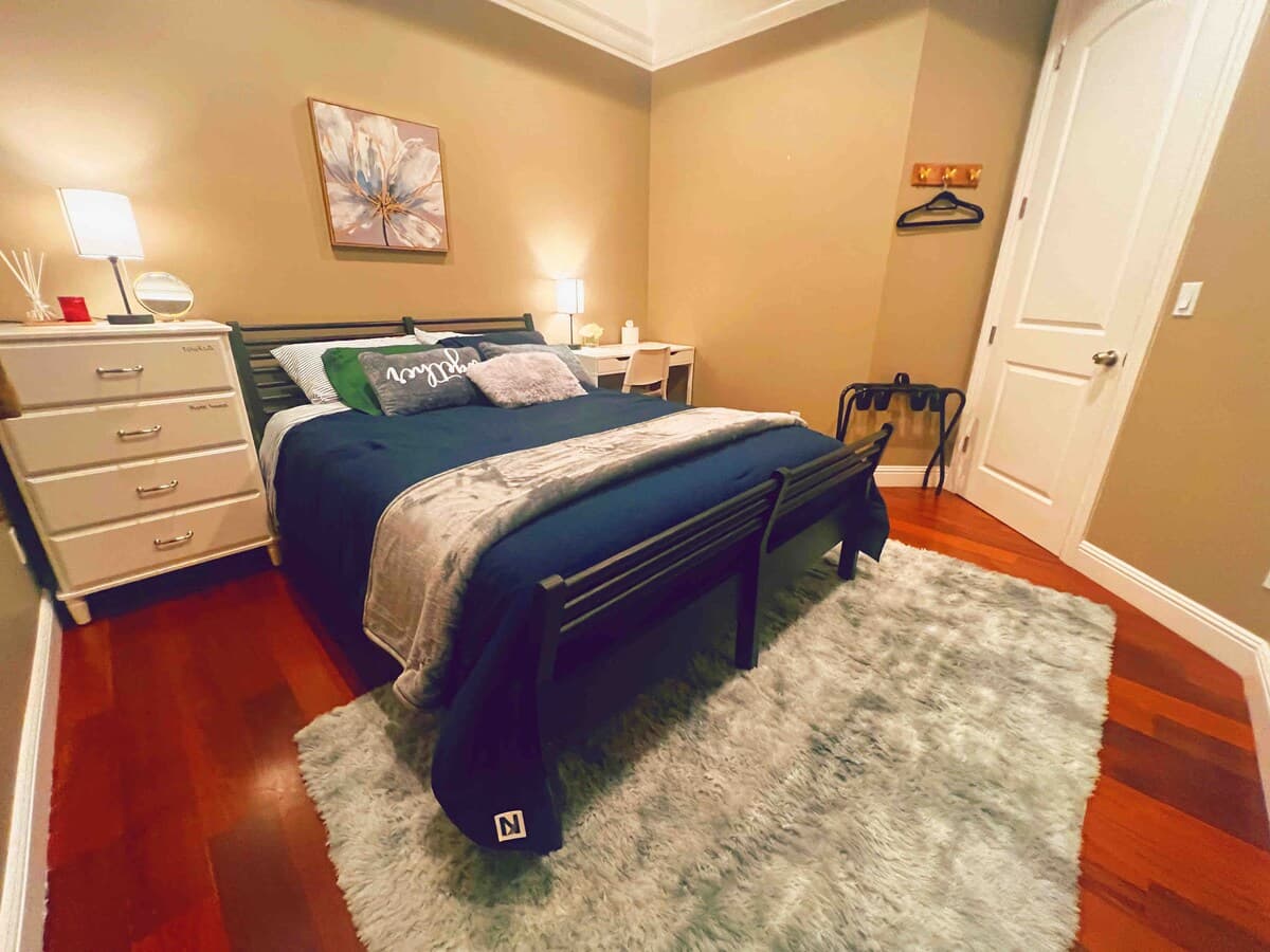 Home in Palo Alto · ★4.56 · 4 bedrooms · 4 beds · 2.5 baths - Image 25