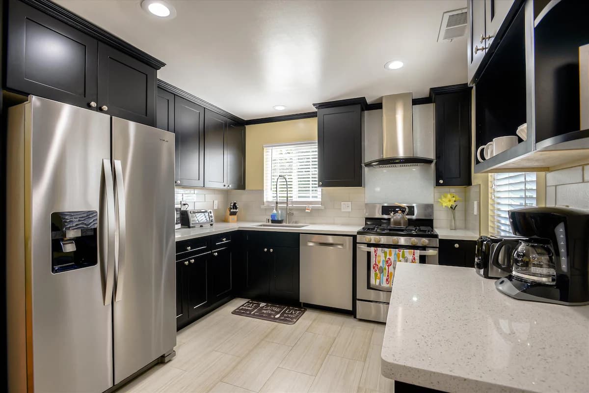 Home in Mountain View · ★5.0 · 5 bedrooms · 5 beds · 4 baths - Image 9