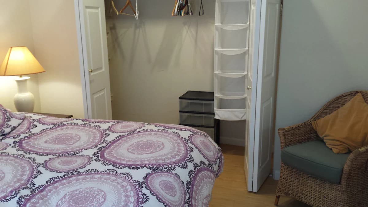 Townhouse in Palo Alto · ★3.82 · 1 bedroom · 1 bed · 1 bath - Image 12