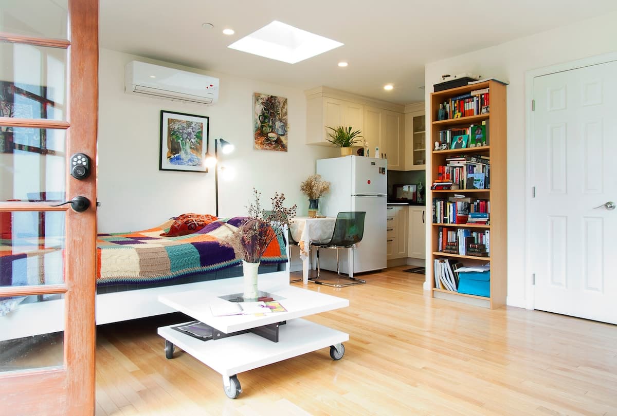Home in East Palo Alto · ★4.82 · Studio · 1 bed · 1 bath - Image 4