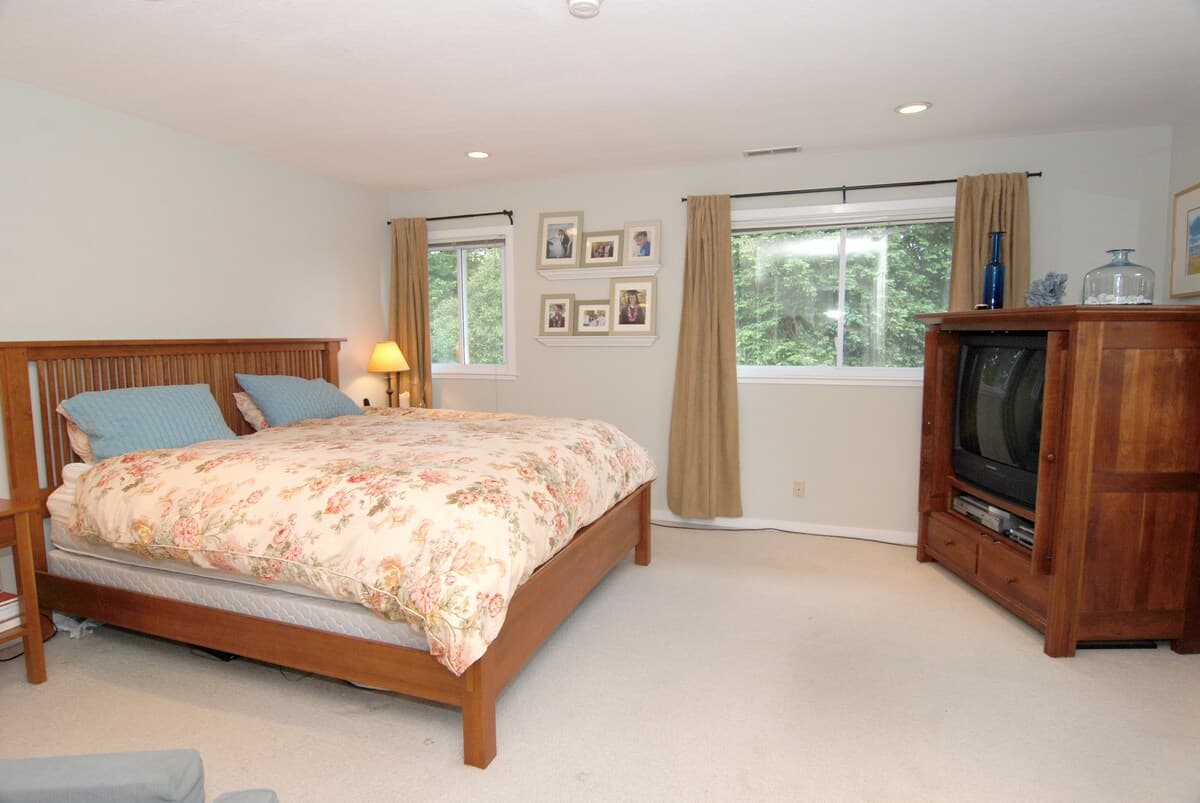Stanford-Adjacent 4BR with Fire Pit & New Kitchen - Photo 10