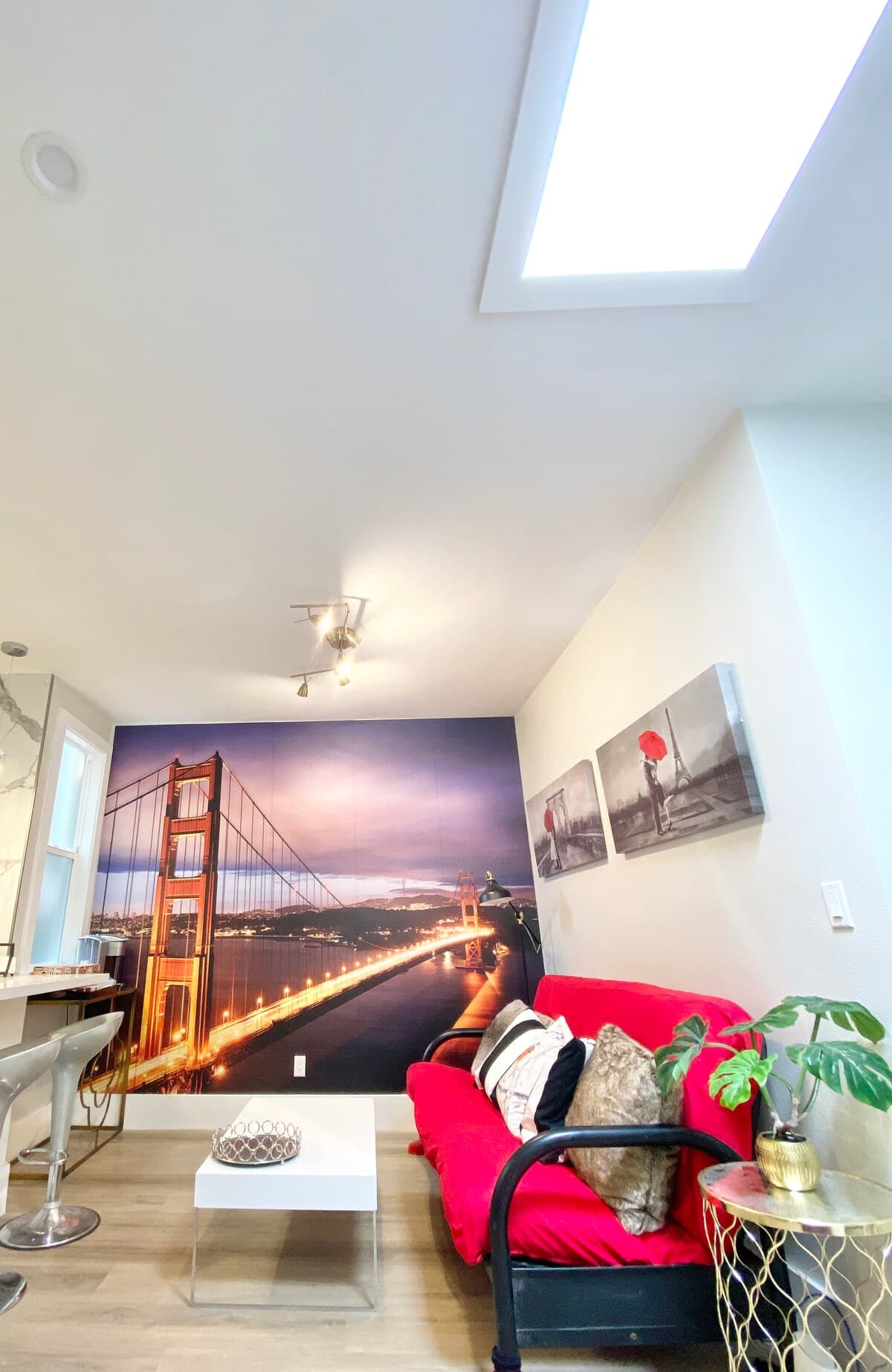 Home in Daly City · ★4.88 · 5 bedrooms · 8 beds · 2 baths - Image 5