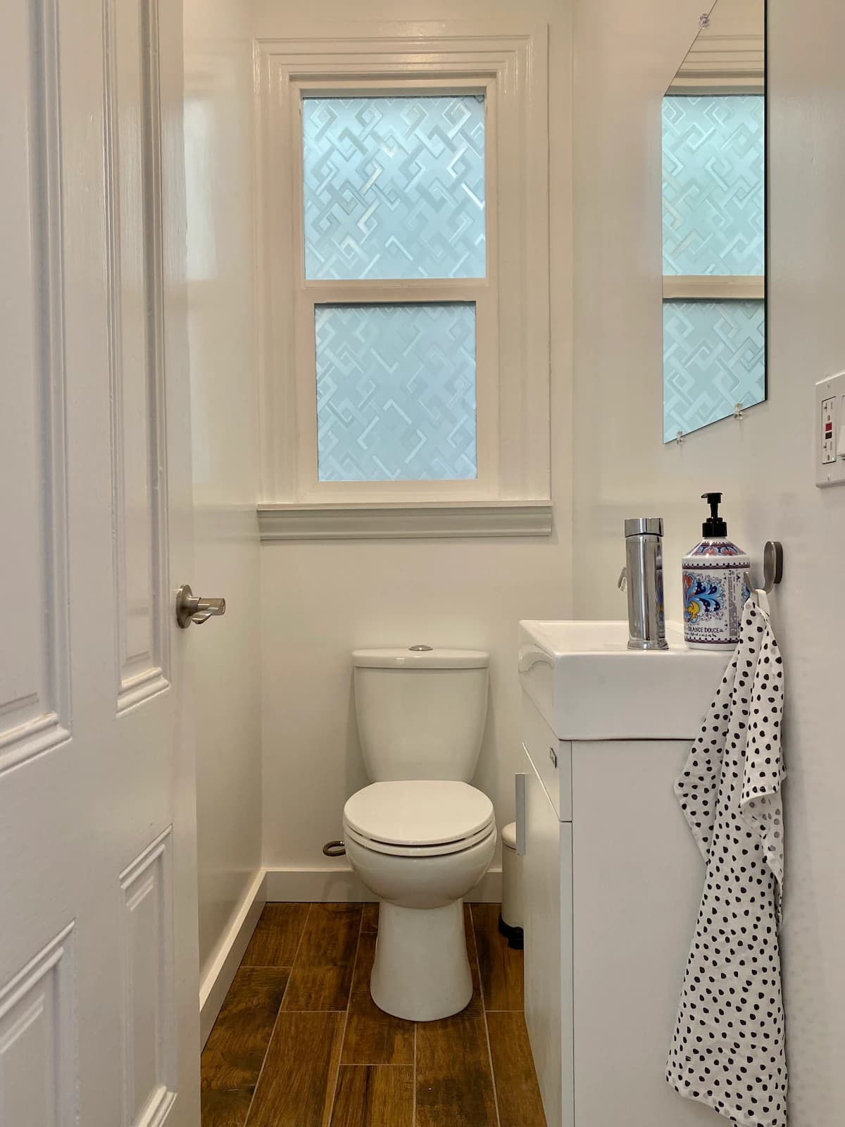 Sunny, Spacious 3 Bedroom Edwardian in the Mission - Photo 19