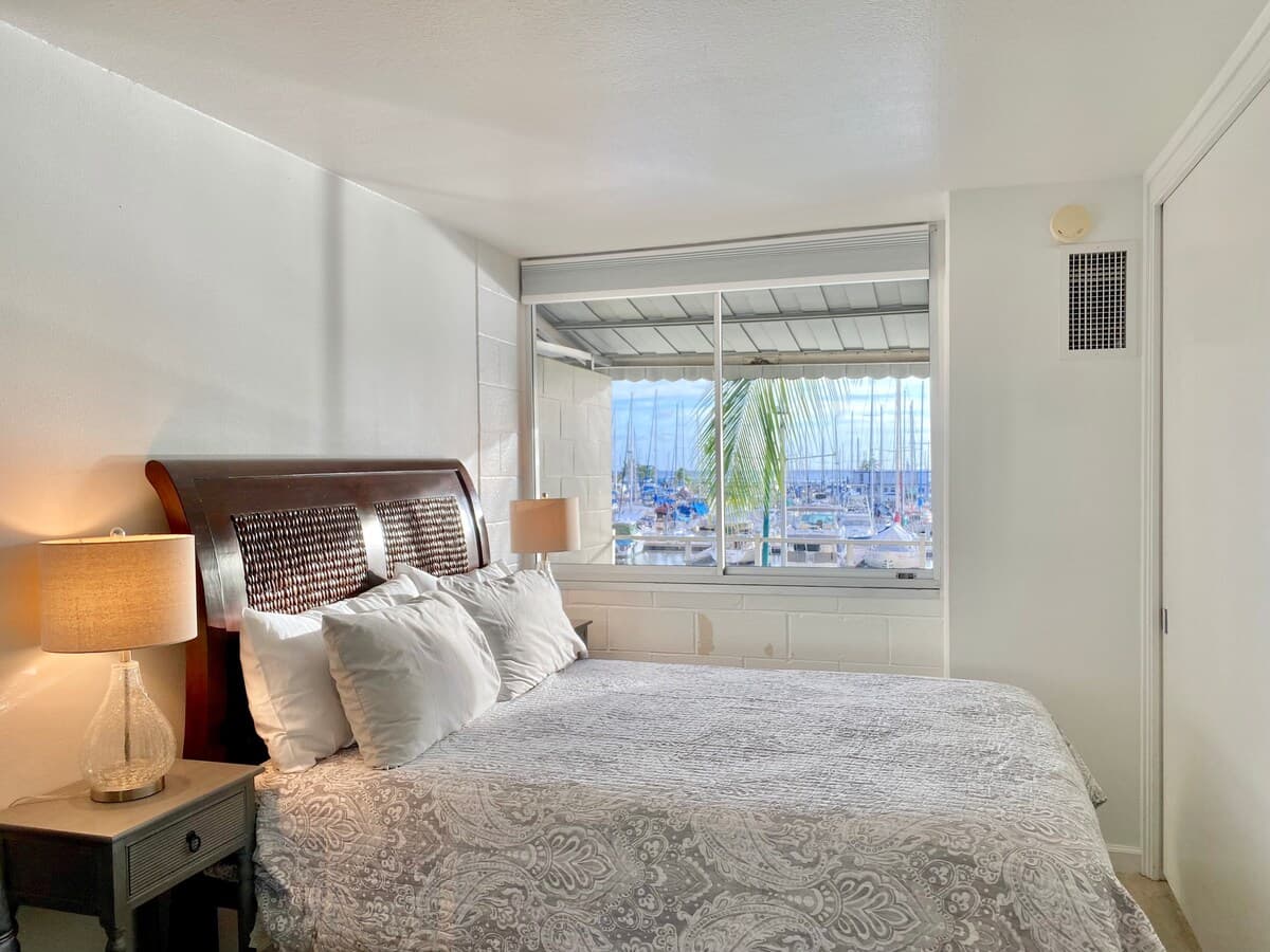 Condo in Honolulu · ★4.71 · 1 bedroom · 2 beds · 1 bath - Image 11