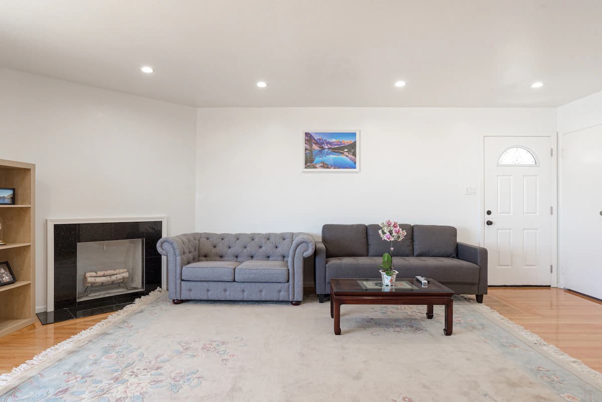 Home in Daly City · ★4.93 · 3 bedrooms · 4 beds · 2 baths - Image 3