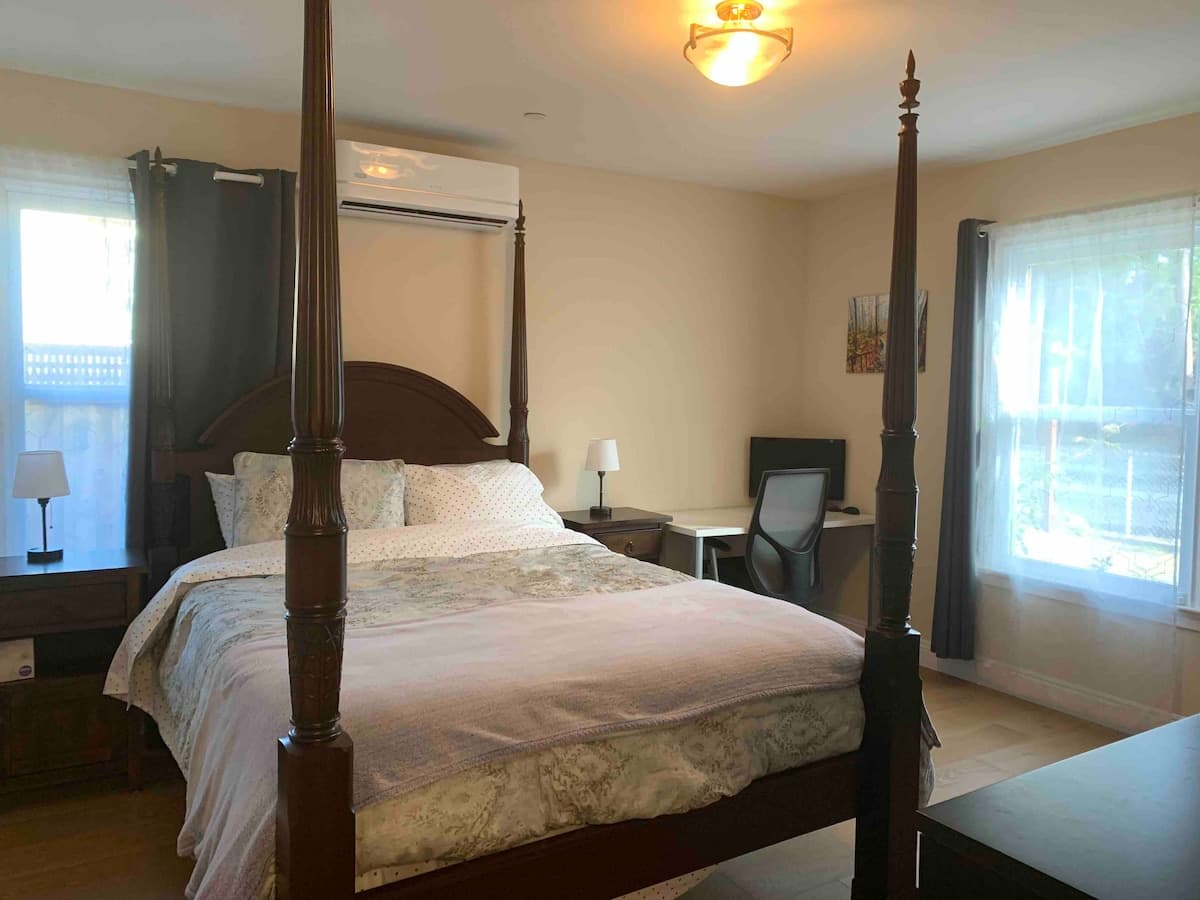 Guesthouse in Redwood City · ★4.98 · 1 bedroom · 1 bed · 1 bath - Image 1