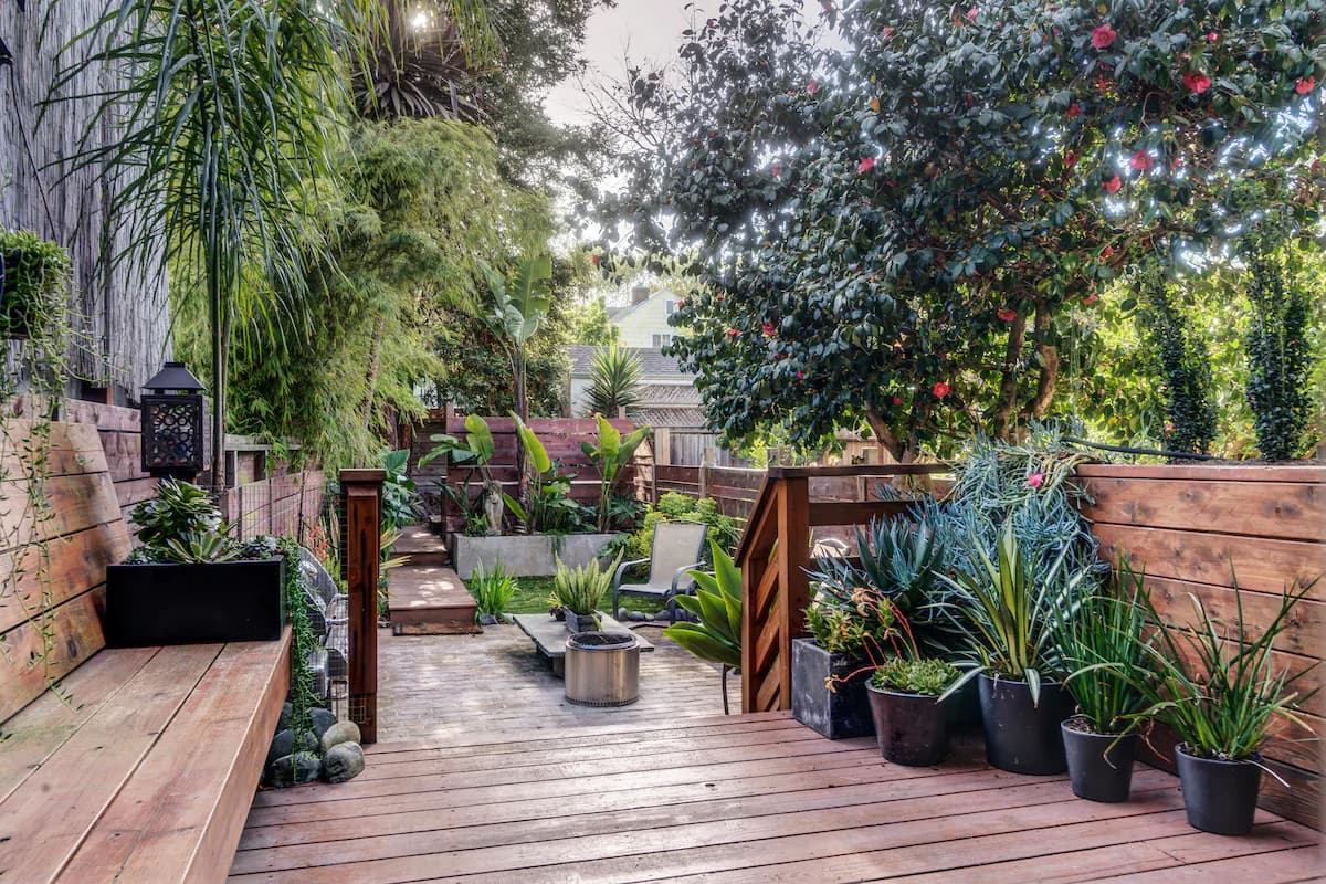 Mission District Hot Tub & Redwood Garden Oasis - Photo 12