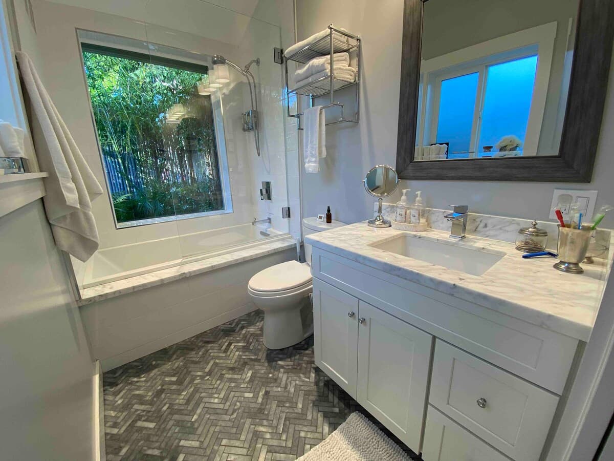 Guesthouse in Mountain View · ★4.94 · Studio · 2 beds · 1 bath - Image 10