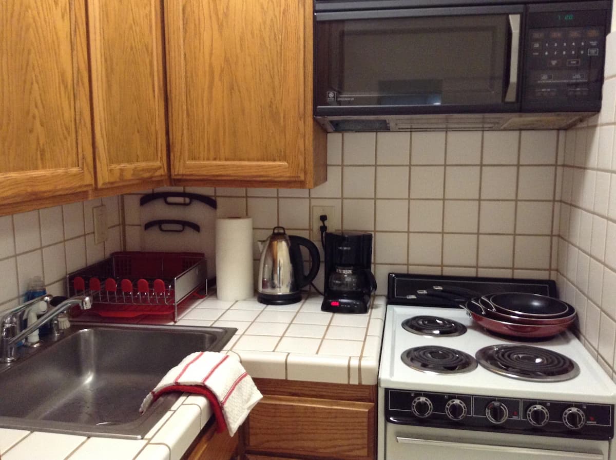 Home in Palo Alto · ★4.91 · 2 bedrooms · 2 beds · 1 bath - Image 4