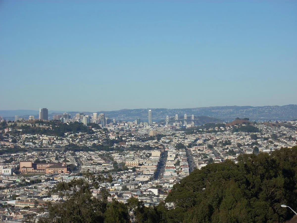 Home in Daly City · ★4.86 · 3 bedrooms · 5 beds · 2 baths - Image 29