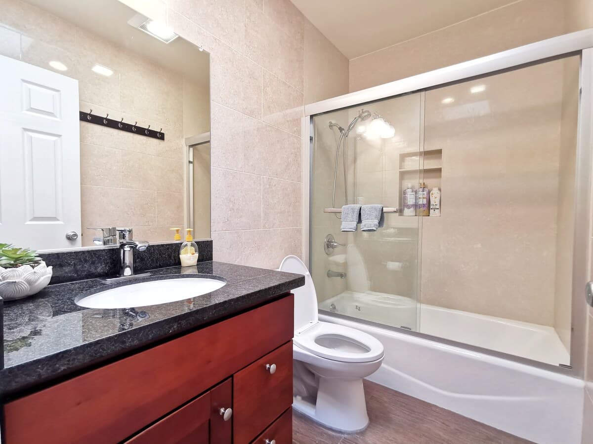 Private Upper Level, 3BR/3BA Near BART - Photo 21