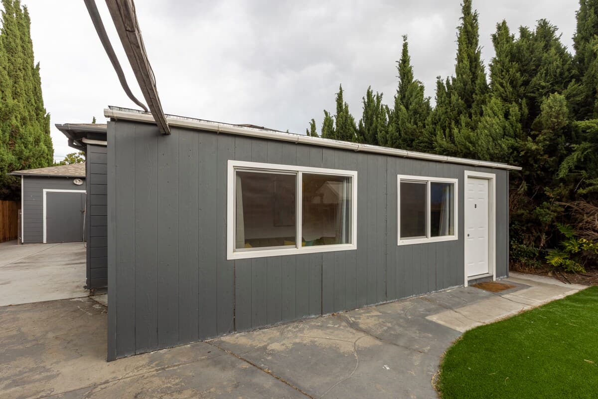 Home in Redwood City · ★4.6 · 3 bedrooms · 5 beds · 2 baths - Image 17