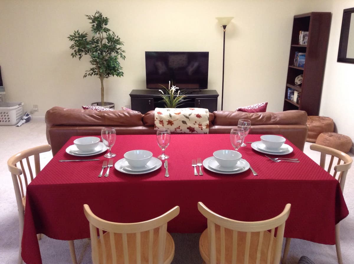 Home in Palo Alto · ★4.91 · 2 bedrooms · 2 beds · 1 bath - Image 7