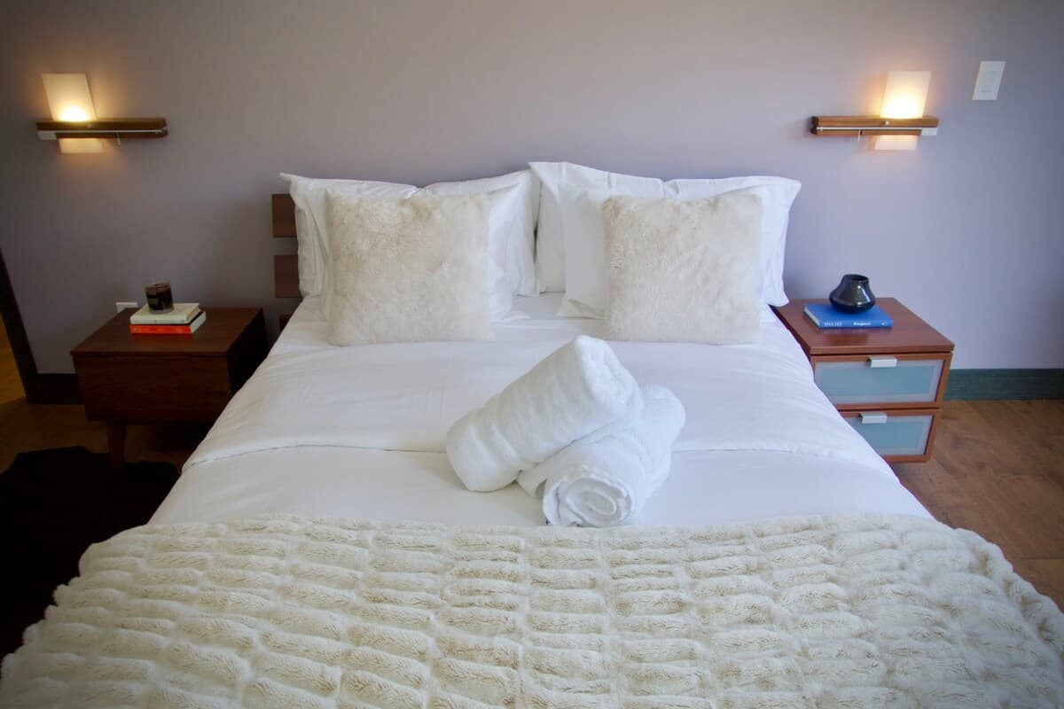 Home in Palo Alto · ★4.95 · 3 bedrooms · 3 beds · 3 baths - Image 20