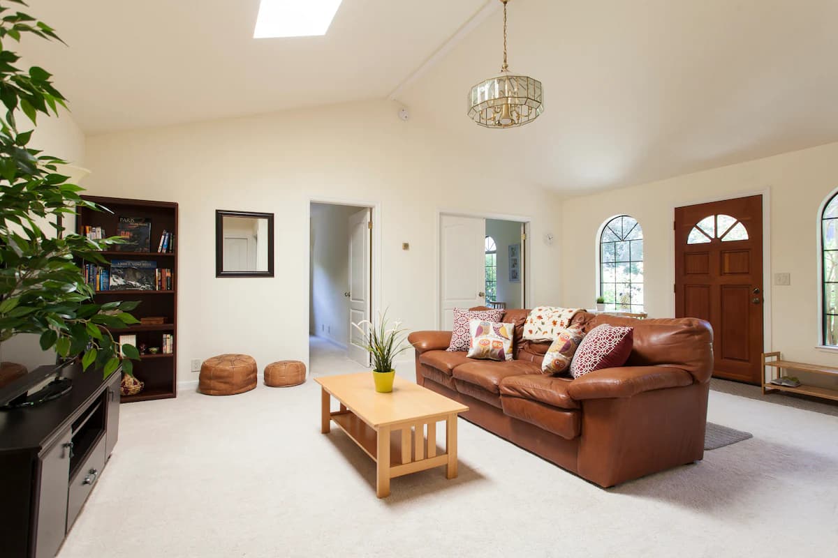 Home in Palo Alto · ★4.91 · 2 bedrooms · 2 beds · 1 bath - Image 2