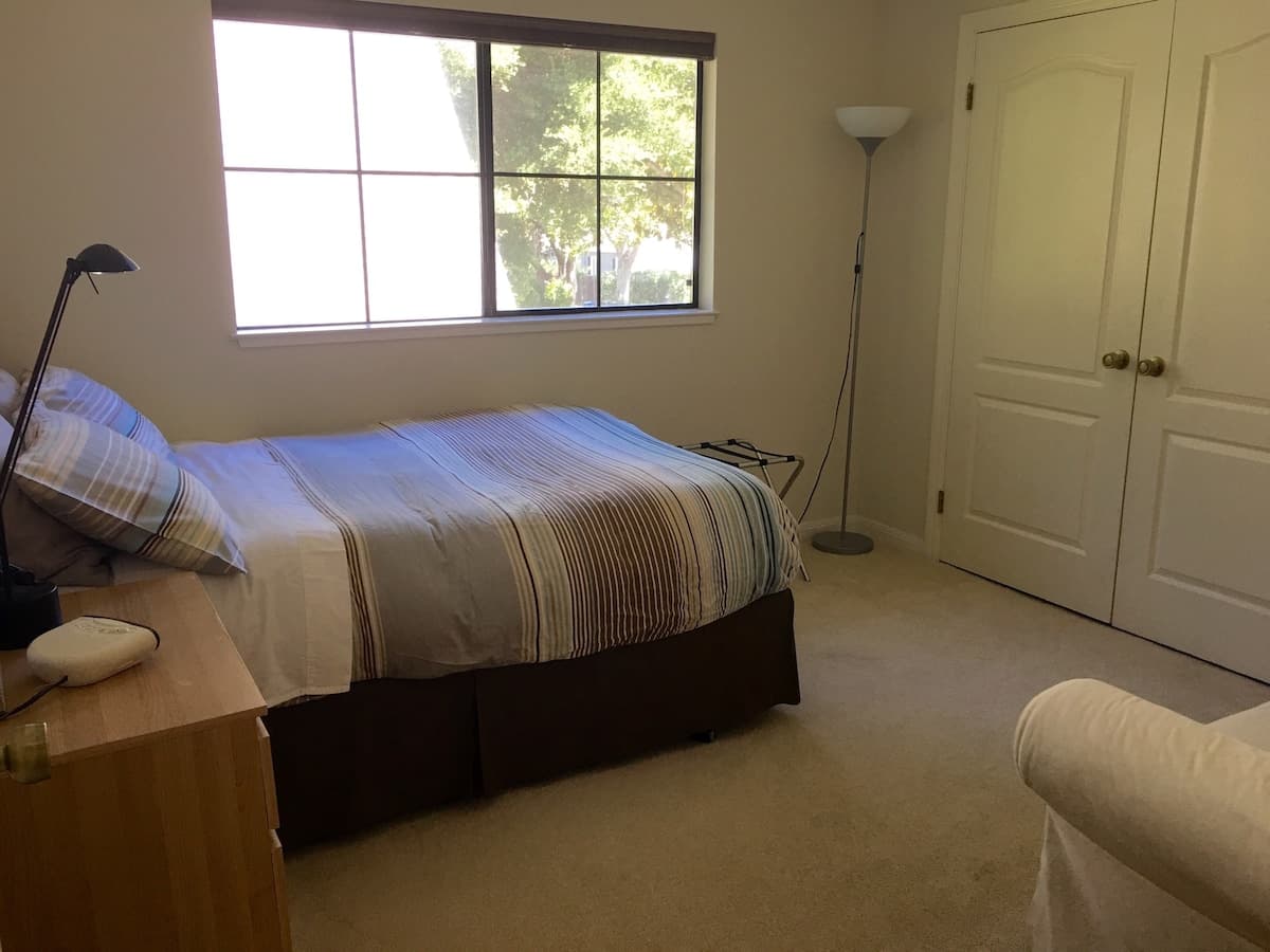 Home in Palo Alto · ★4.95 · 4 bedrooms · 4 beds · 3 baths - Image 12