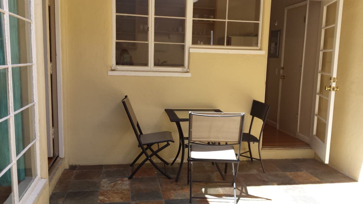 Townhouse in Palo Alto · ★3.82 · 1 bedroom · 1 bed · 1 bath - Image 16