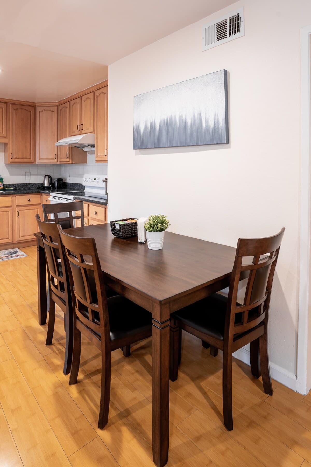 Renovated 2 BR Apt Near Mountain View Downtown - Image 53