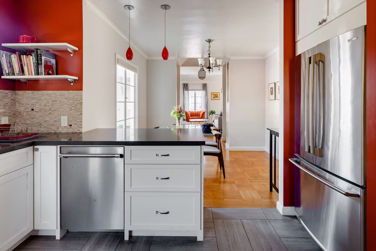 Noe Valley Victorian w/ Chef's Kitchen & Yard - Photo 9