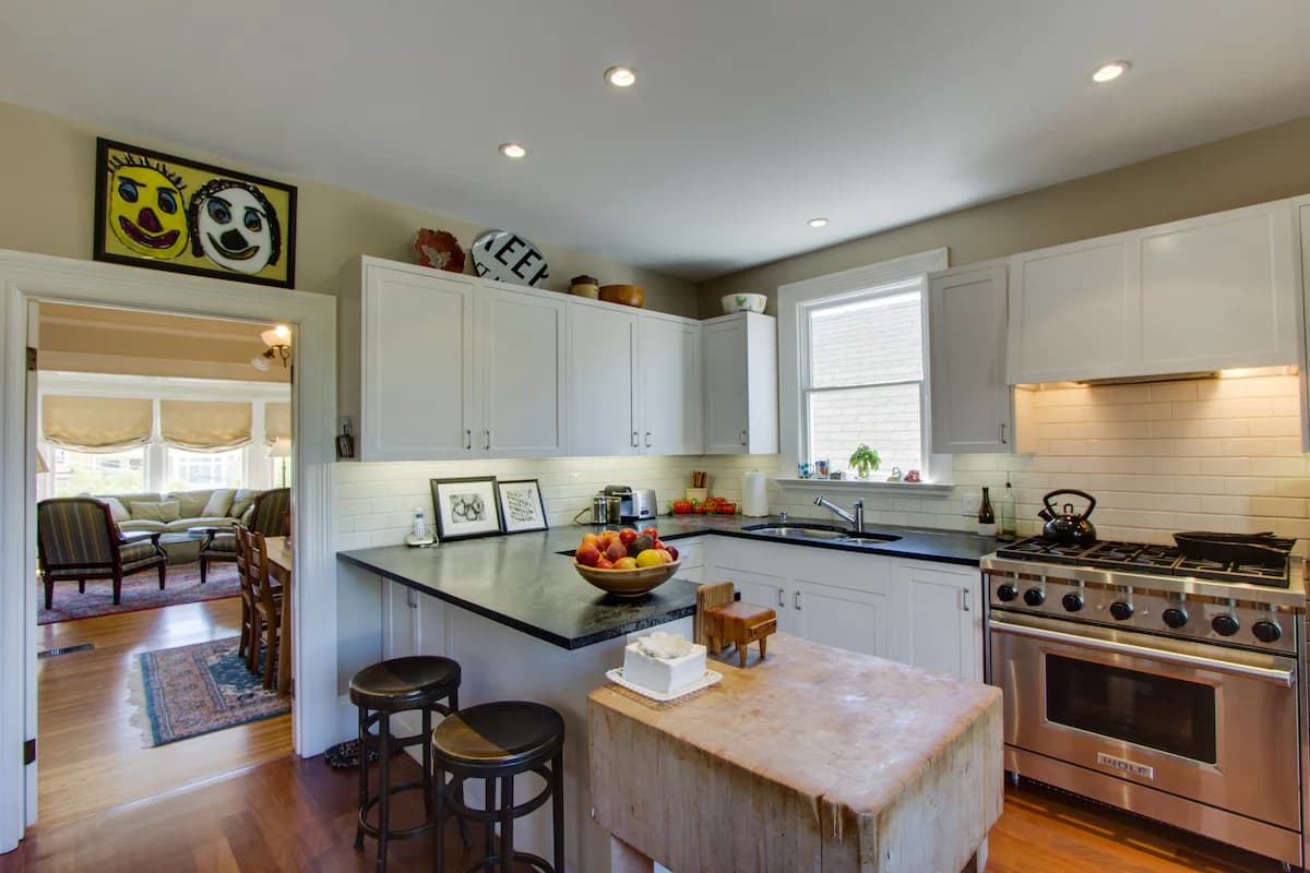Sunny Noe Valley Hilltop Home with Garden Views - Photo 12