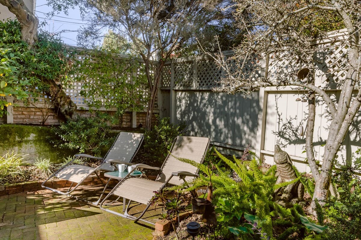 Noe Valley Victorian w/ Chef's Kitchen & Yard - Photo 30