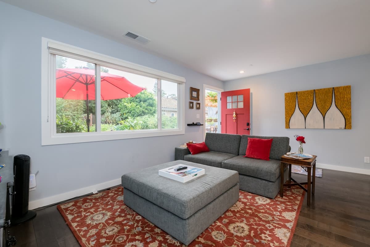 Guesthouse in Menlo Park · ★4.93 · 1 bedroom · 1 bed · 1 bath - Image 3