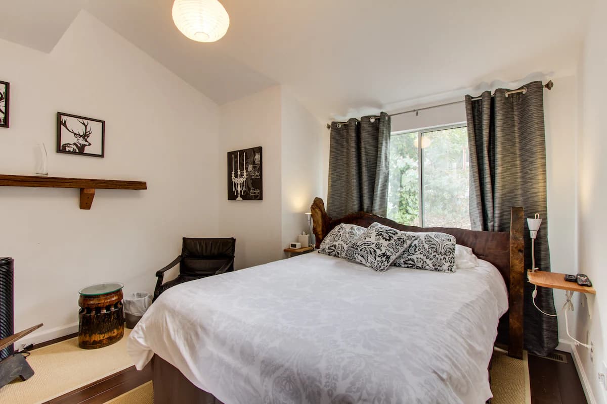 Architect's Bridge House, 2BR w/Fireplace - Photo 21