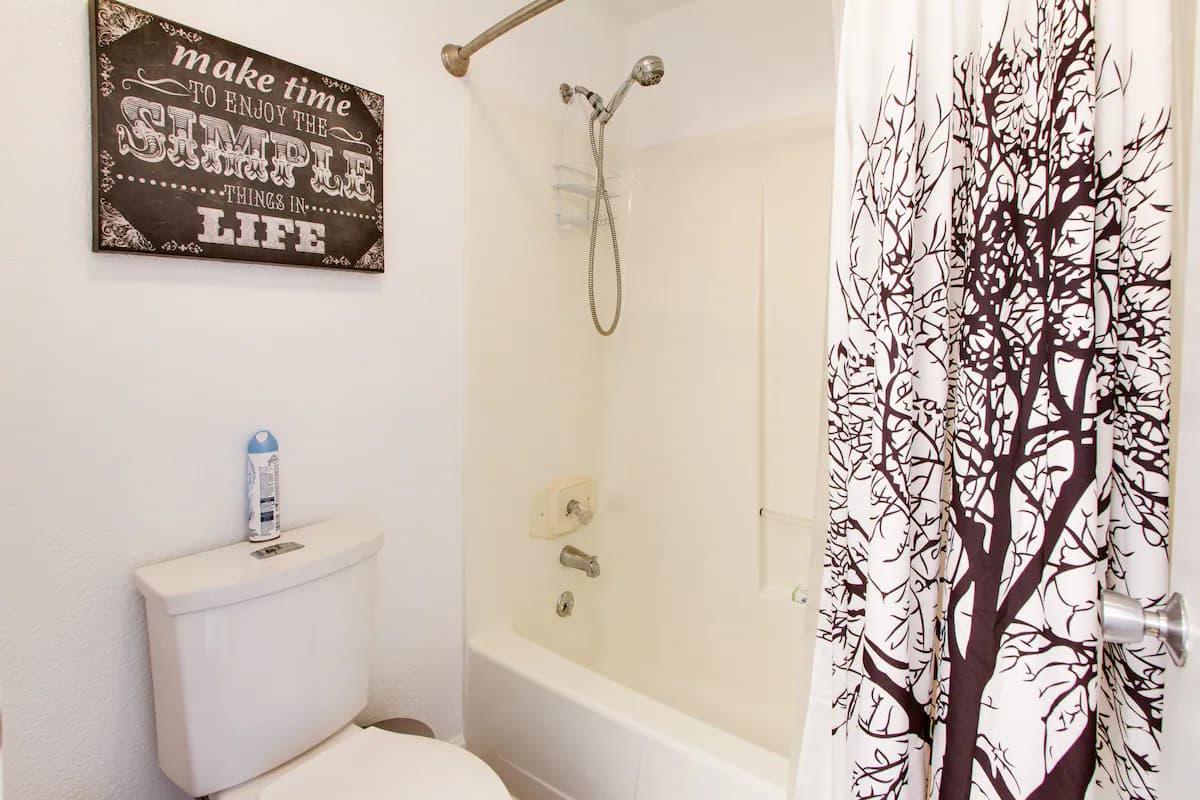 Architect's Bridge House, 2BR w/Fireplace - Photo 31