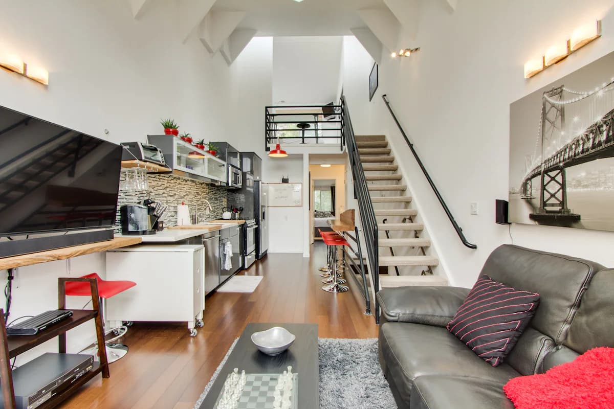 Architect's Bridge House, 2BR w/Fireplace - Photo 12