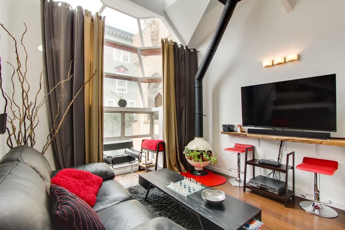 Architect's Bridge House, 2BR w/Fireplace - Photo 6