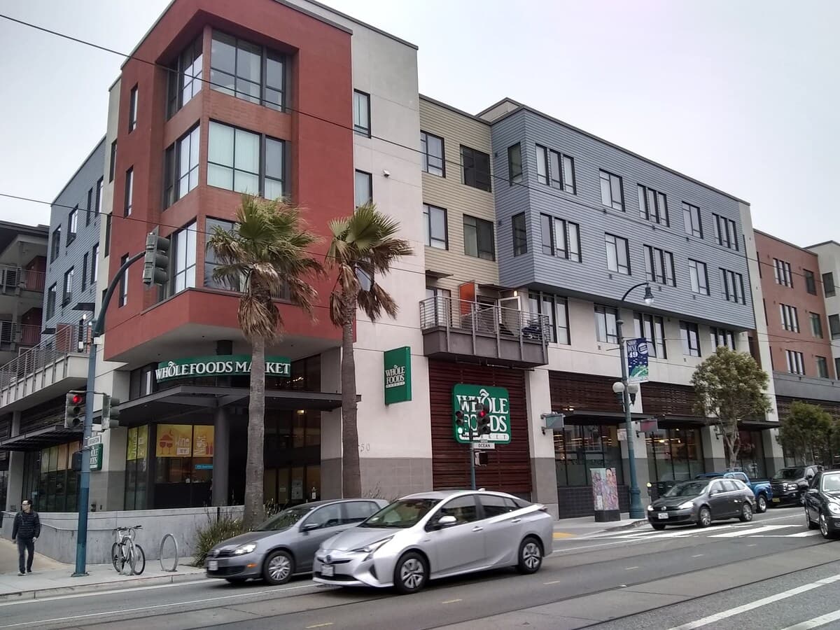 Home in Daly City · ★4.86 · 3 bedrooms · 5 beds · 2 baths - Image 39