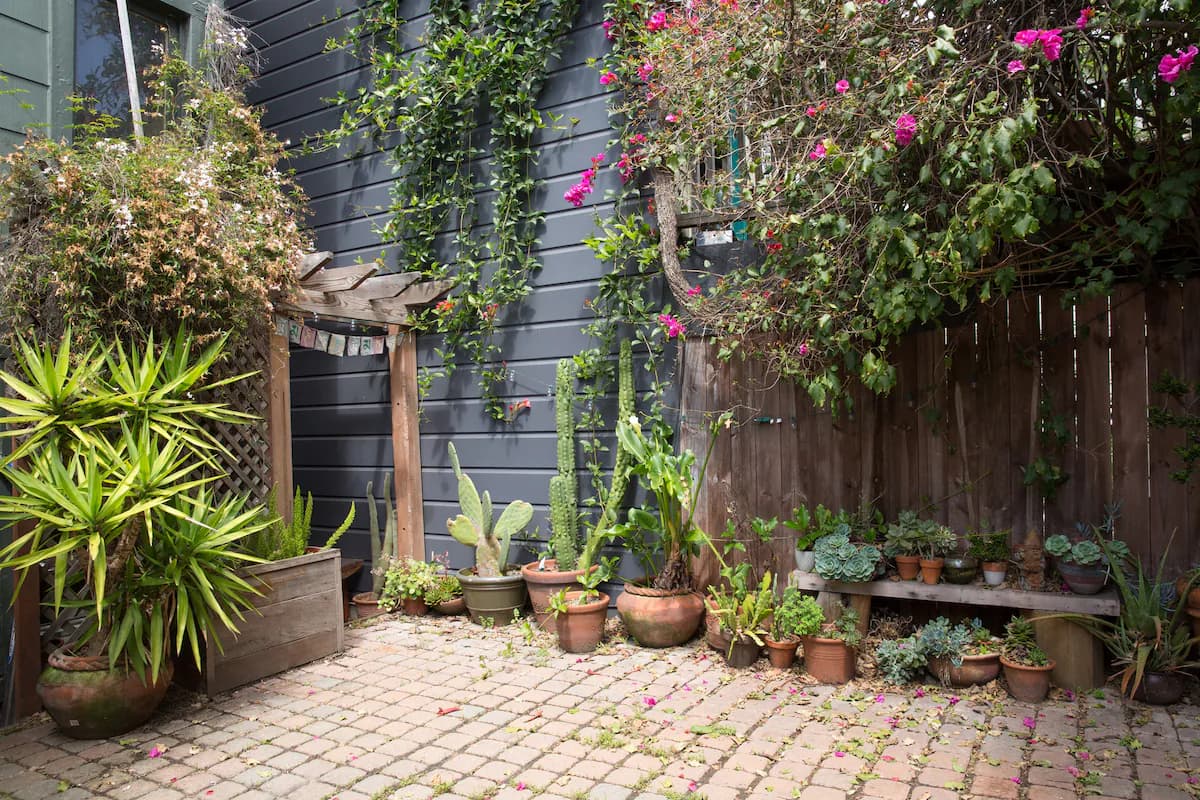 Balmy Alley Mural Home w/ Courtyard & Deck - Photo 33