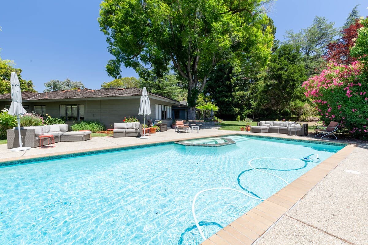 Home in Palo Alto · ★4.95 · 4 bedrooms · 5 beds · 3 baths - Image 28