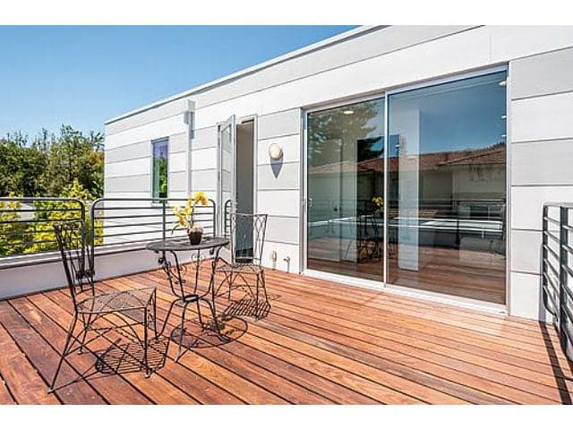 Home in Menlo Park · ★4.84 · 3 bedrooms · 3 beds · 3 baths - Image 6