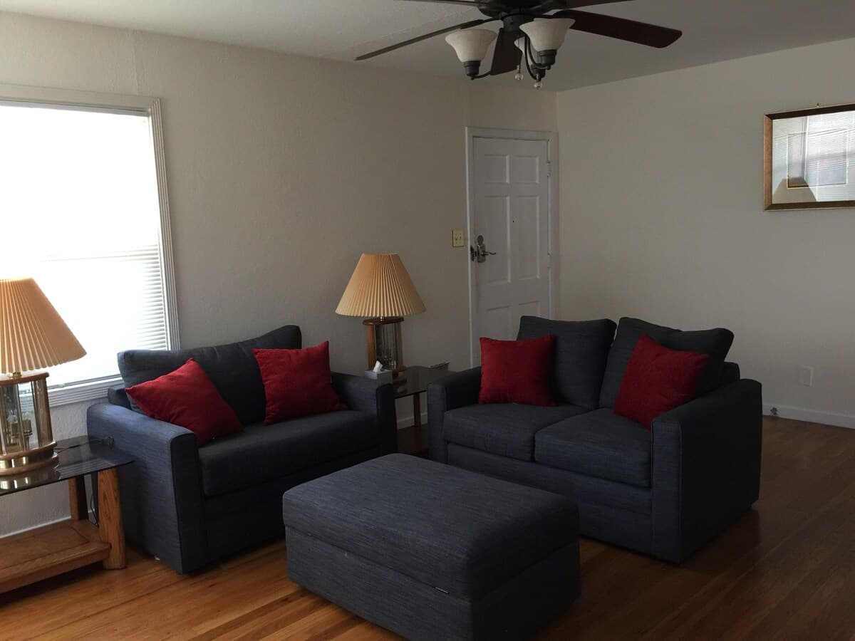 Home in Redwood City · ★4.85 · 3 bedrooms · 4 beds · 2 baths - Image 3