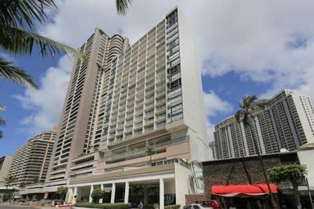 Condo in Honolulu · ★4.64 · Studio · 1 bed · 1 private bath - Image 14