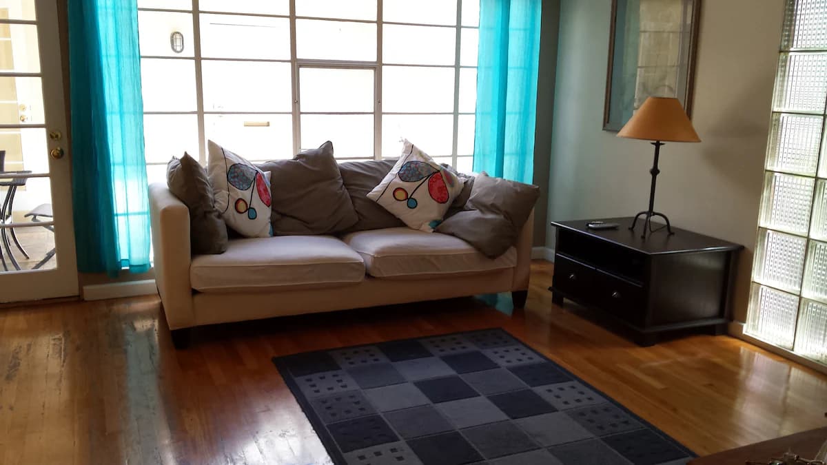 Townhouse in Palo Alto · ★3.82 · 1 bedroom · 1 bed · 1 bath - Image 1
