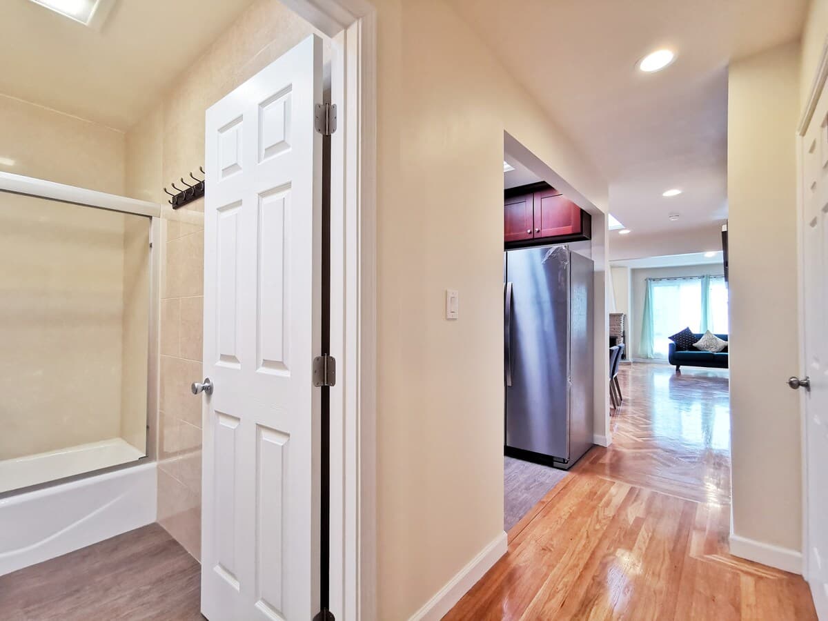 Private Upper Level, 3BR/3BA Near BART - Photo 25