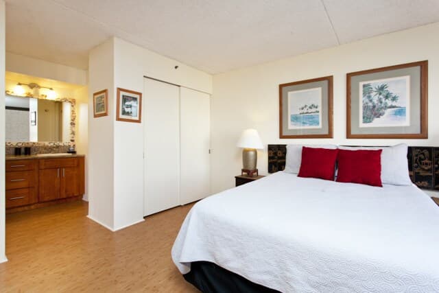 Condo in Honolulu · ★4.55 · 1 bedroom · 2 beds · 1 bath - Image 7