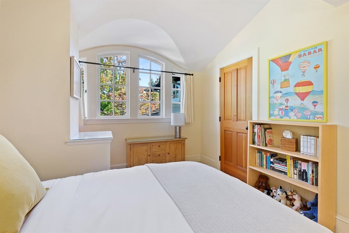 Home in Palo Alto · ★4.74 · 4 bedrooms · 4 beds · 3 baths - Image 41