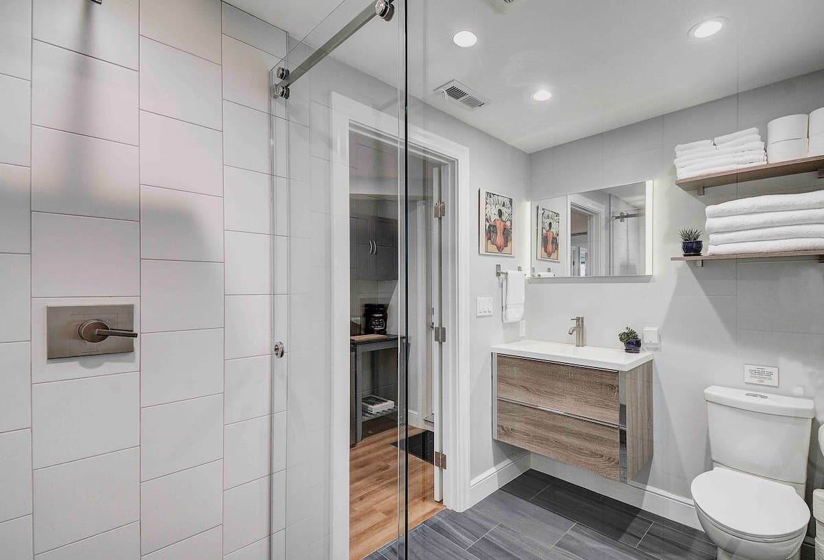 Two Bedroom SF Suite with Private Entrance - Image 14